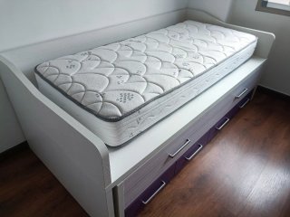 Habitación juvenil con cajones y cama supletoria