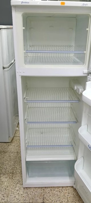 Nevera  pequeña blanca Edesa 160X55X56cm