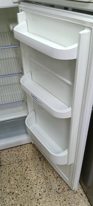 Nevera  pequeña blanca Edesa 160X55X56cm