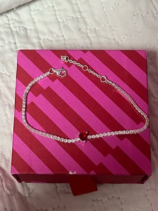 Pulsera circonitas corazón rojo