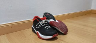 Zapatillas Jordan Max Aura 3 Negro y Rojo
