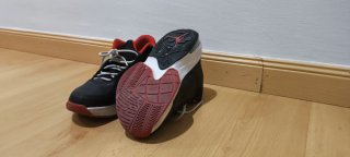 Zapatillas Jordan Max Aura 3 Negro y Rojo