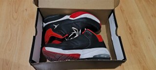 Zapatillas Jordan Max Aura 3 Negro y Rojo