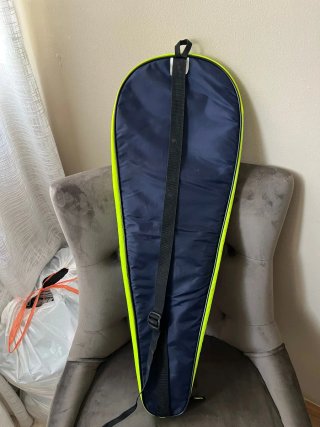Raqueta de bádminton prácticamente nueva con funda