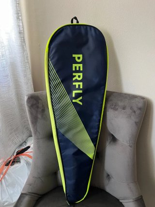 Raqueta de bádminton prácticamente nueva con funda
