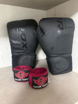 Guantes de boxeo 10 oz + vendas RDX