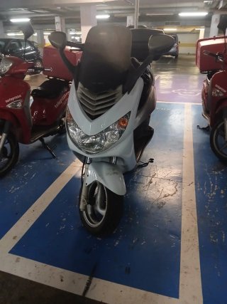 Ciclomotor Scooter 2T Gris y Blanco
