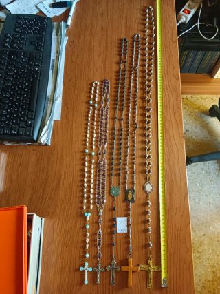 Lotes de rosarios.