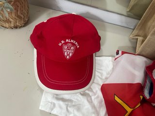 Gorra, bufanda y bandera del UD almeria de futbol