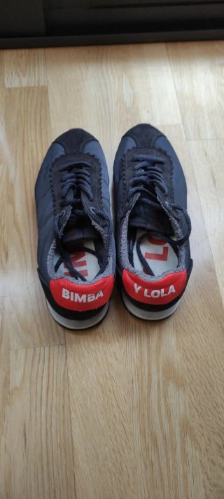 Zapatillas Bimba y Lola Negras y Rojas