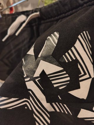 Shorts KIX negros con estampado geométrico talla L