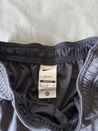 Pantalón corto Nike Chelsea Gris Dorado