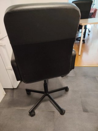 Silla de escritorio negra Ikea Renberget
