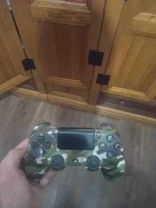 PS4 Pro + 5 Giochi + Controller Camouflage + Occhiali VR