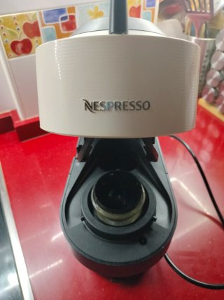 Cafetera Nespresso Vertuo Beige