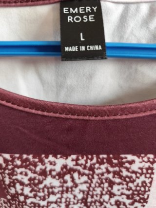 Camiseta de Emery Rose