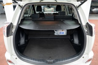 Toyota Rav4 2.5l hybrid 2WD Feel!