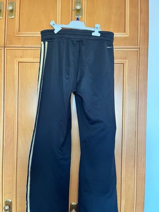 Chaqueta Adidas Negra y Dorada