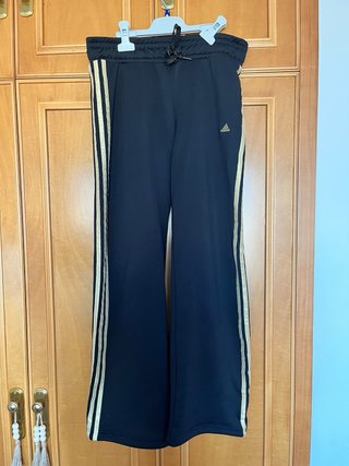 Chaqueta Adidas Negra y Dorada