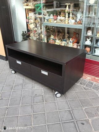 Mueble TV marrón con ruedas