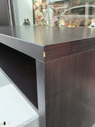 Mueble TV marrón con ruedas