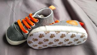 Zapatillas blanditas de bebé grises