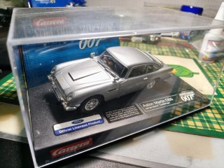 Scalextric Aston Martin DB5 James Bond