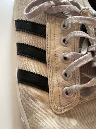 Zapatillas Adidas Kiel de color blanco con negro