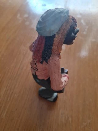 Figura de músico con guitarra 13 cm