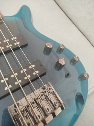 Bajo Ibanez SR300E
