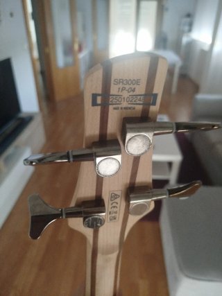 Bajo Ibanez SR300E
