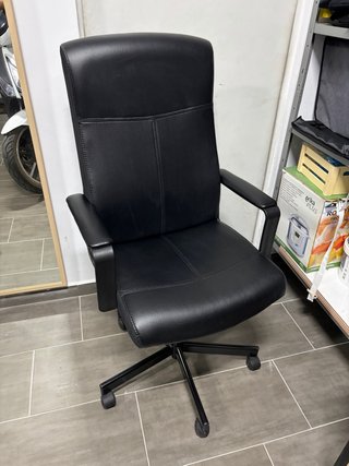 Silla de oficina Millberget negra