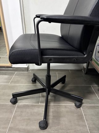 Silla de oficina Millberget negra