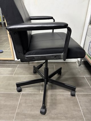 Silla de oficina Millberget negra