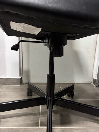 Silla de oficina Millberget negra
