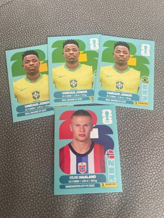 4 Cromos Panini FIFA 2023 Vinicius Jr y 1 Haaland
