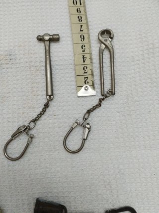Llaveros de herramientas antiguas