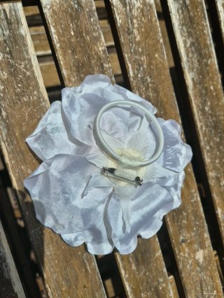 Rosa de raso blanca