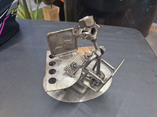 Scultura porta penne Hinz & Kunst in metallo