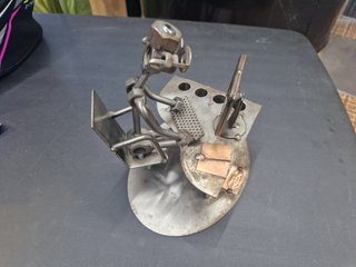 Scultura porta penne Hinz & Kunst in metallo