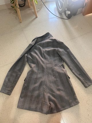 Mono blazer cuadros gris y negro