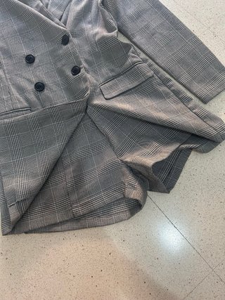 Mono blazer cuadros gris y negro