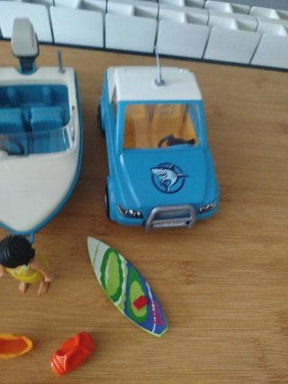 Coche y lancha Playmobil con accesorios