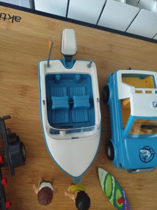 Coche y lancha Playmobil con accesorios