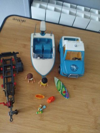 Coche y lancha Playmobil con accesorios