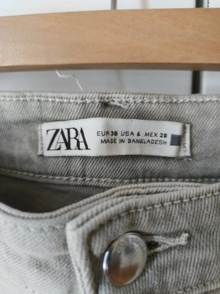 Pantalón vaquero Zara verde