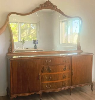 Mueble vintage con espejo