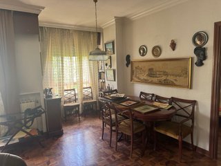 Piso, muy centrico con garaje, 5 dormitorios