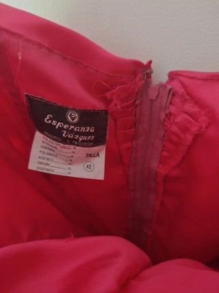 Vestido fucsia con volantes