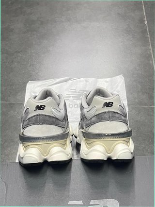 New Balance 9060 Gris Talla 37.5